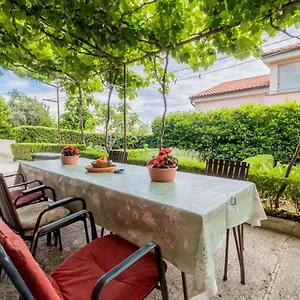 Cozy Near The Sea Apartment Novi Vinodolski