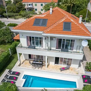 Barbara-kastela With Heated Pool Apartment Kaštela