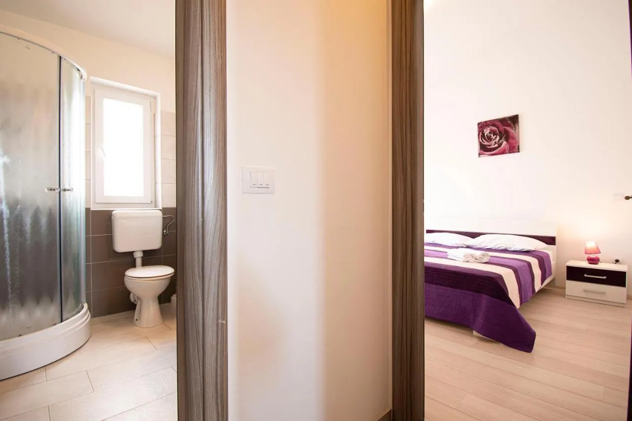Lotuspoolapart Premantura Apartment