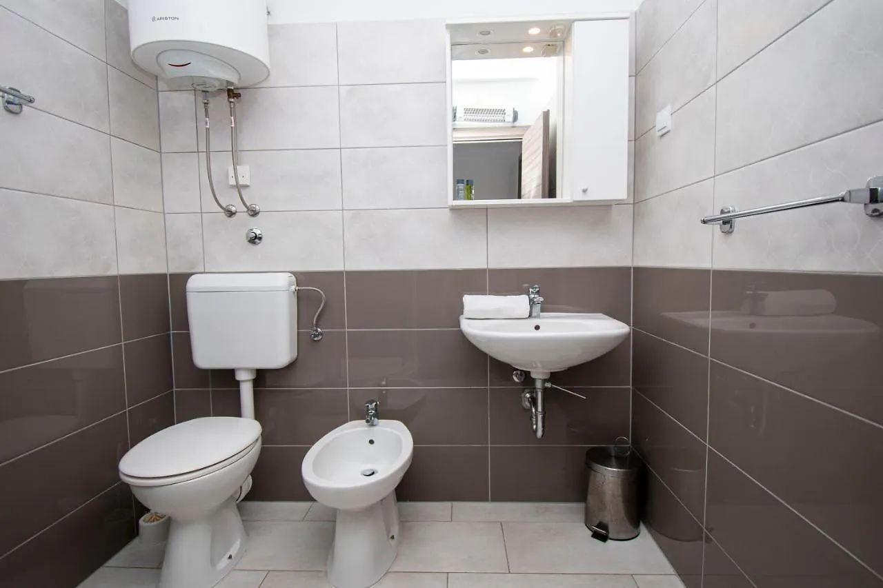 Lotuspoolapart Premantura Apartment