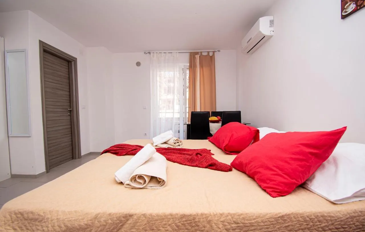 Lotuspoolapart Premantura Apartment